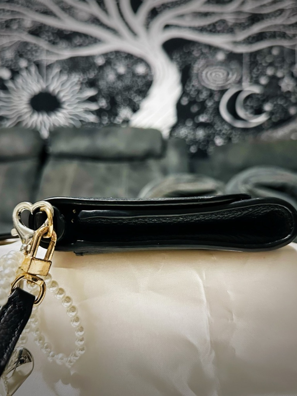 Tory Burch Elegant Black Leather Crossbody Bag - Picture 16 of 17